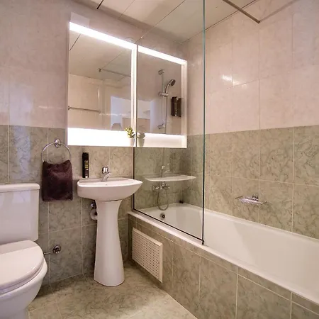 Queen Gardens R 313 * פאפוס