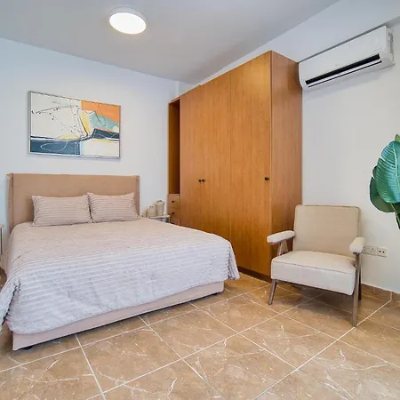 Queen Gardens R 313 * بافوس