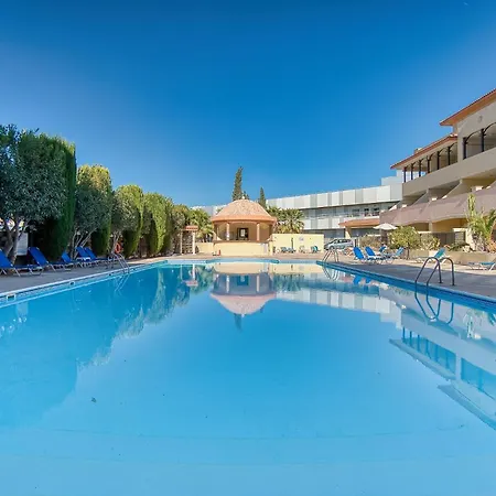 Queen Gardens R 313 Apartament