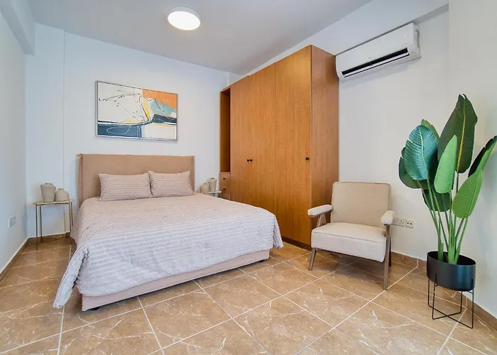 Queen Gardens R 313 * パ フォス