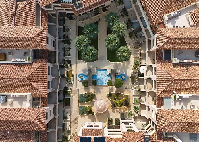 Queen Gardens R 313 アパート パ フォス